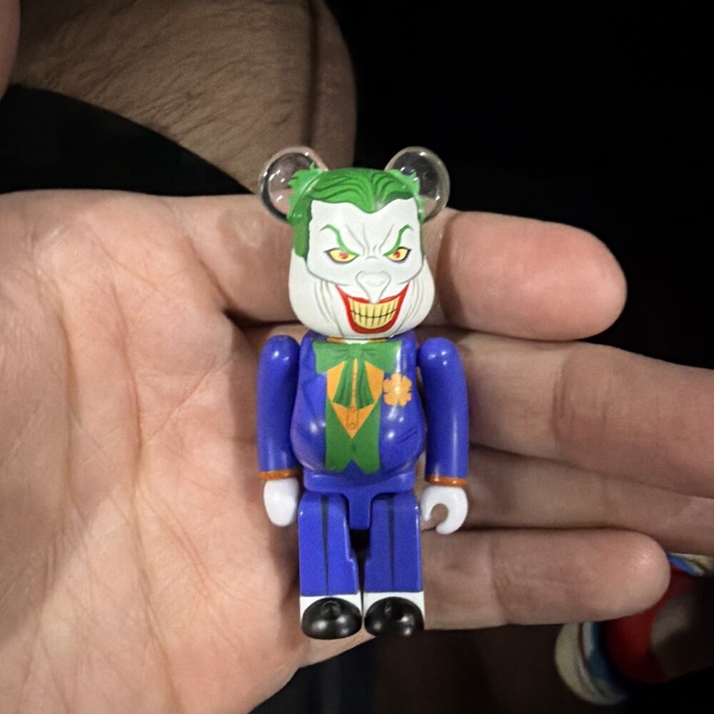 BE@RBRICK The Joker Batman Hush Ver. 100% Figure